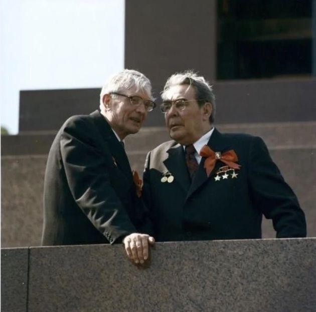 Рядом с Брежневым, фото из открытых источников.