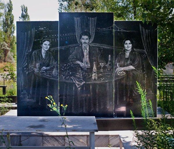 Надгробие русской мафиозной семьи (Источник: Saatchi Galery)