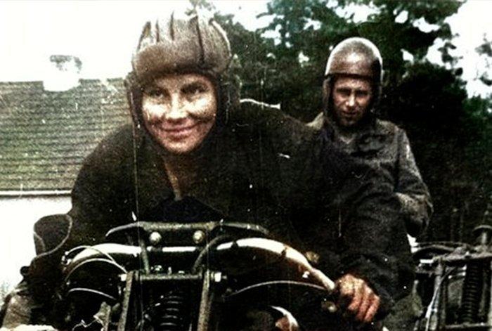 Галина Макарова на мотоцикле, фото: kino-teatr.ru
