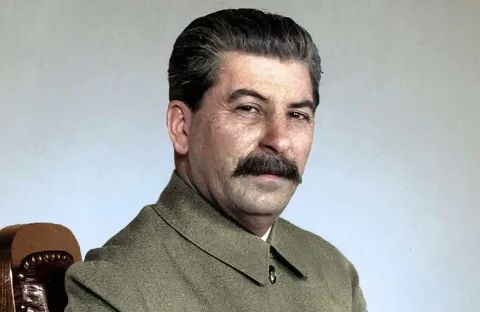 Когда народ жил бедно, Сталин не баловал себя изысками, питался в Кремлёвской столовой, как и его соратники